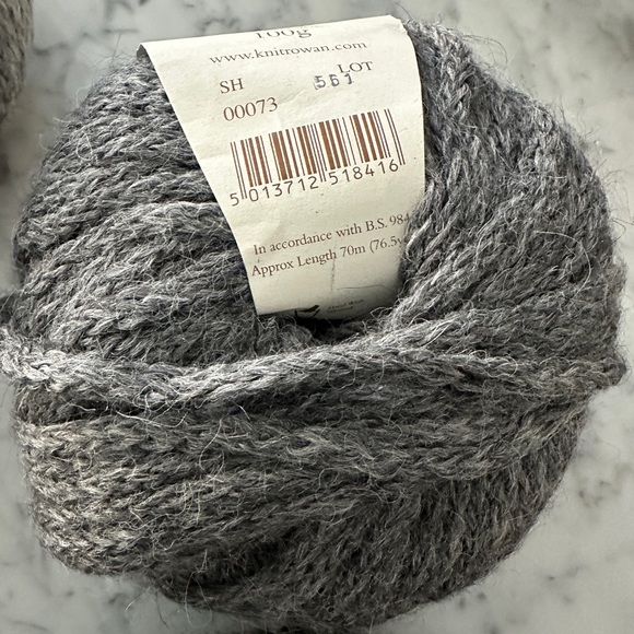 ROWAN Alpaca Chunky Yarn. Five skeins. Dark and light grey. - Picture 3 of 5